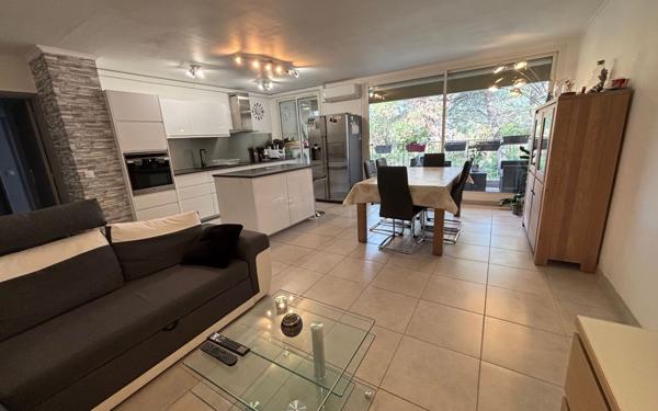 Appartement à vendre    3 pièces • 67,73 m2 Marseille 12