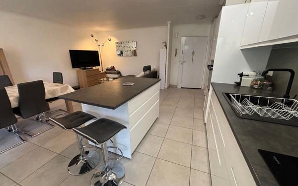 Appartement à vendre    3 pièces • 67,73 m2 Marseille 12