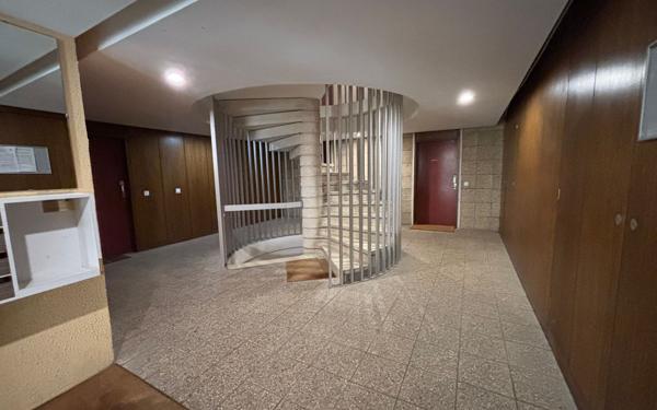 Appartement à vendre    3 pièces • 67,73 m2 Marseille 12