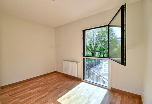 Découvrez cet appartement T4 avec balcon alliant confort, modernité et convivialité !