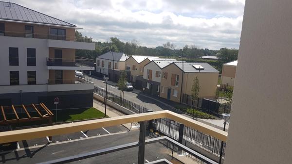 SUPERBE F2 AVEC GRAND BALCON