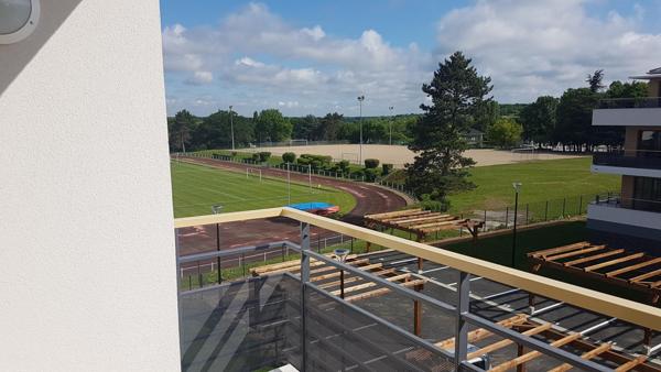 SUPERBE F2 AVEC GRAND BALCON