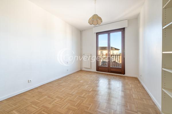 Appartement
                                                                                                                                                                                                                                                                                                                        4 pièce(s)                                                                                                                                                                                                          3 chambre(s)                                                                                                                                                                                                          110.25  m²
