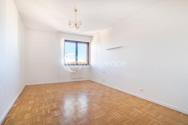 Appartement
                                                                                                                                                                                                                                                                                                                        4 pièce(s)                                                                                                                                                                                                          3 chambre(s)                                                                                                                                                                                                          110.25  m²