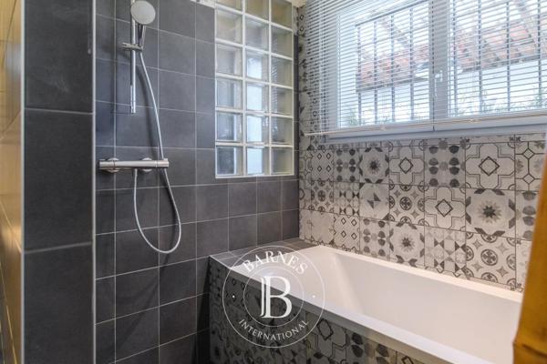 Sanary-sur-Mer, Maison 5 Chambres -  296 m² à vendre
