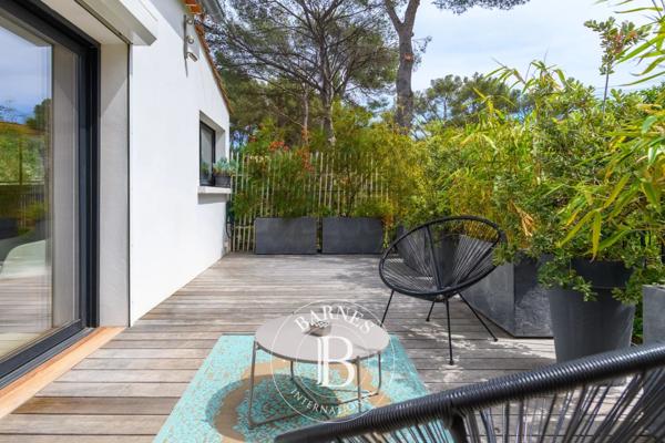 Sanary-sur-Mer, Maison 5 Chambres -  296 m² à vendre