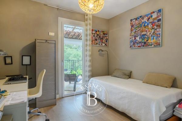 Sanary-sur-Mer, Maison 5 Chambres -  296 m² à vendre