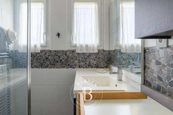 Sanary-sur-Mer, Maison 5 Chambres -  296 m² à vendre