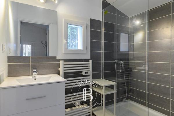 Sanary-sur-Mer, Maison 5 Chambres -  296 m² à vendre