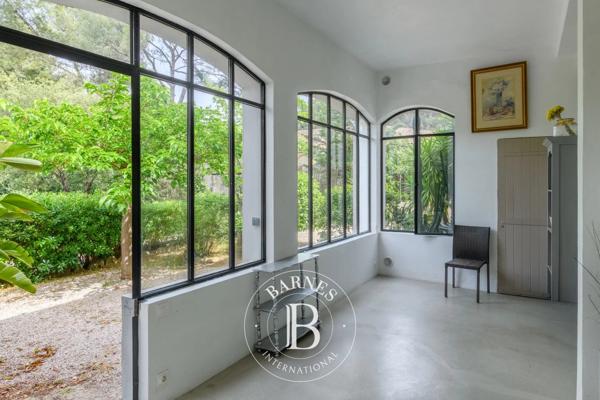Sanary-sur-Mer, Maison 5 Chambres -  296 m² à vendre