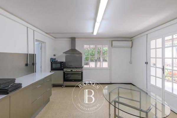 Sanary-sur-Mer, Maison 5 Chambres -  296 m² à vendre