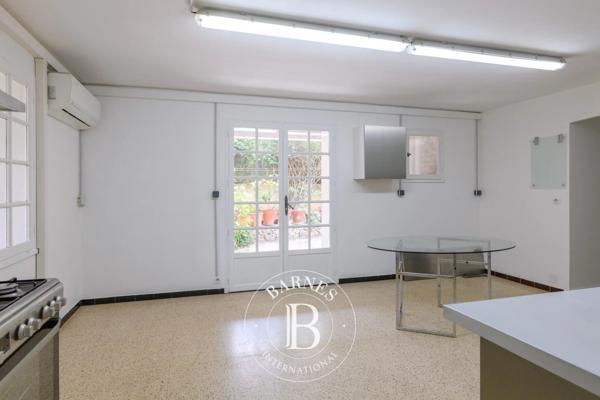 Sanary-sur-Mer, Maison 5 Chambres -  296 m² à vendre
