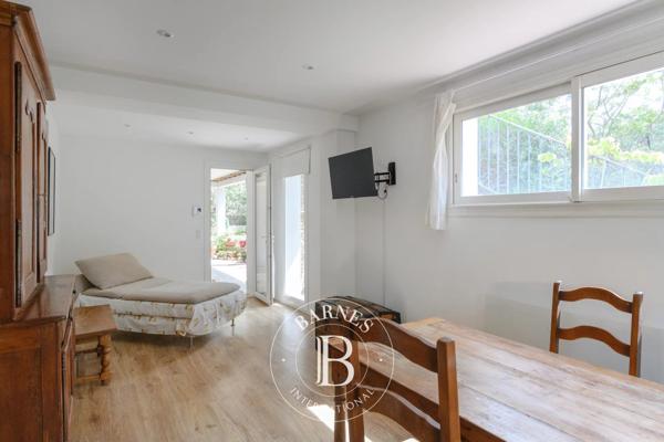 Sanary-sur-Mer, Maison 5 Chambres -  296 m² à vendre