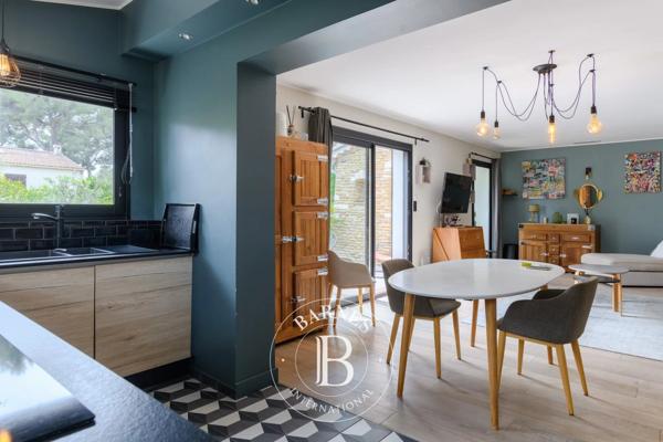 Sanary-sur-Mer, Maison 5 Chambres -  296 m² à vendre