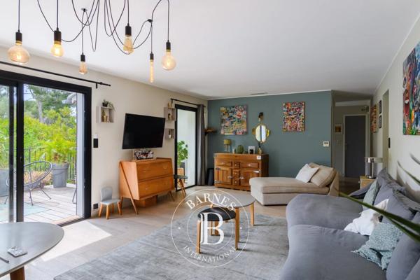 Sanary-sur-Mer, Maison 5 Chambres -  296 m² à vendre