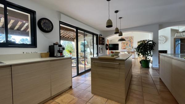 Cotignac (83570) Cotignac, à vendre grande propriété 4/5 chambres, 5022m² de terrain, piscine et oliviers...