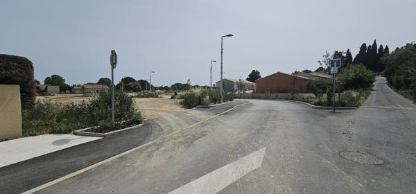 BEAU TERRAIN DE 451 M² A BÂTIR DE 451 M²