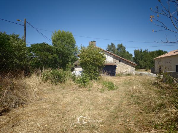 MAISON EN PIERRES Chey (79120)