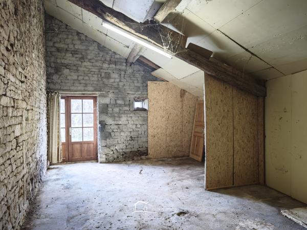 MAISON EN PIERRES Chey (79120)