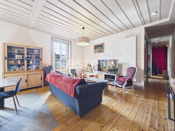 Aurillac, proche rue des Carmes, à Vendre Immeuble 4 appartements, avec garage et jardin.