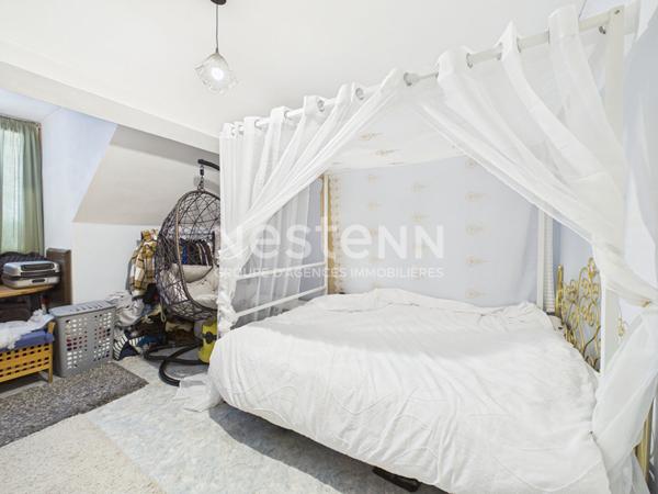 Aurillac, proche rue des Carmes, à Vendre Immeuble 4 appartements, avec garage et jardin.