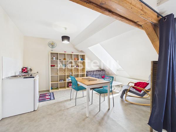 Aurillac, proche rue des Carmes, à Vendre Immeuble 4 appartements, avec garage et jardin.