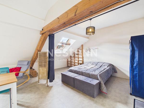 Aurillac, proche rue des Carmes, à Vendre Immeuble 4 appartements, avec garage et jardin.