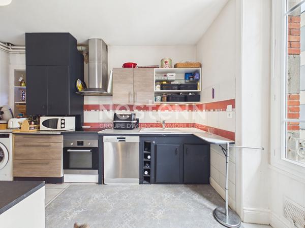 Aurillac, proche rue des Carmes, à Vendre Immeuble 4 appartements, avec garage et jardin.