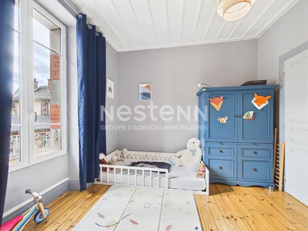 Aurillac, proche rue des Carmes, à Vendre Immeuble 4 appartements, avec garage et jardin.