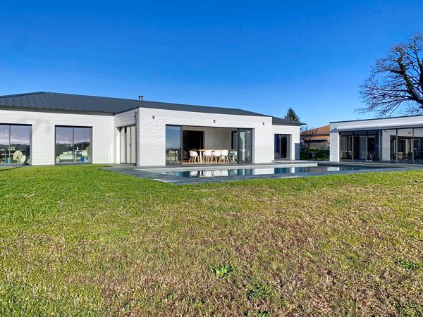 Bayonne (64100) Maison contemporaine avec 4 chambres et piscine, vue sur les montagnes proche de Bayonne