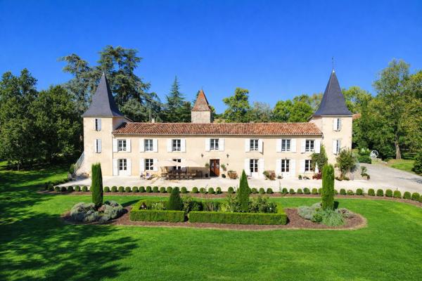 Superbe Maison de Campagne Entièrement Rénovée dans un Parc de 3ha