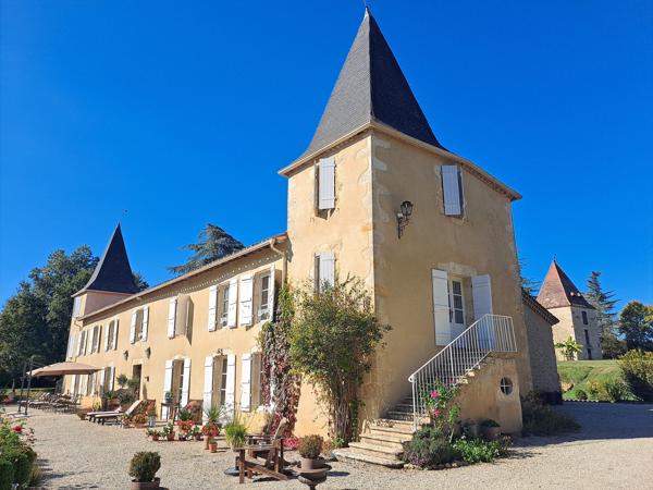 Superbe Maison de Campagne Entièrement Rénovée dans un Parc de 3ha