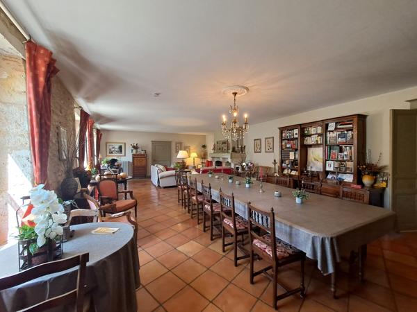 Superbe Maison de Campagne Entièrement Rénovée dans un Parc de 3ha