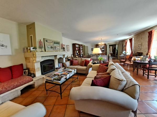 Superbe Maison de Campagne Entièrement Rénovée dans un Parc de 3ha