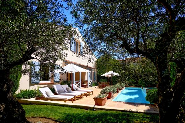 Villa avec piscine dans le centre du village de Saint-Tropez