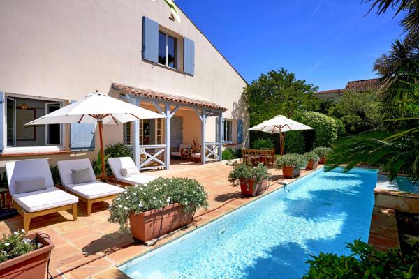 Villa avec piscine dans le centre du village de Saint-Tropez