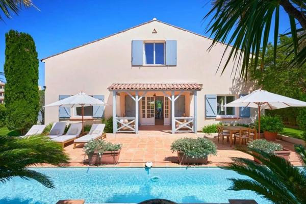 Villa avec piscine dans le centre du village de Saint-Tropez