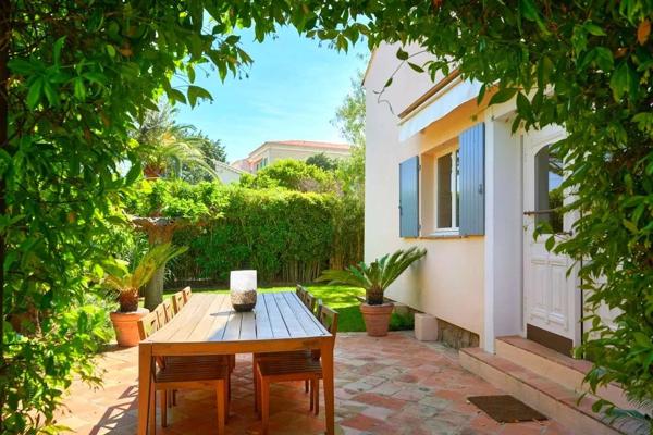 Villa avec piscine dans le centre du village de Saint-Tropez