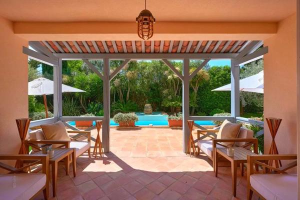 Villa avec piscine dans le centre du village de Saint-Tropez