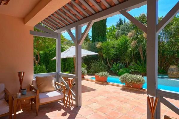 Villa avec piscine dans le centre du village de Saint-Tropez