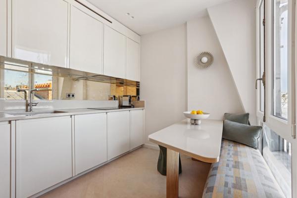 Vente Appartement de luxe Paris 8 4 Pièces 126.28 m²