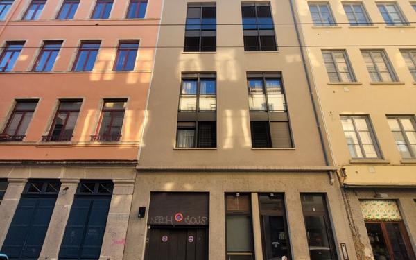 Immeuble à vendre    7 pièces • 333,08 m2 Lyon 4