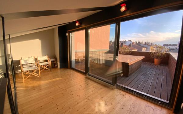 Immeuble à vendre    7 pièces • 333,08 m2 Lyon 4