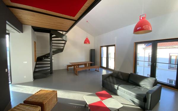 Immeuble à vendre    7 pièces • 333,08 m2 Lyon 4