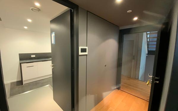 Immeuble à vendre    7 pièces • 333,08 m2 Lyon 4