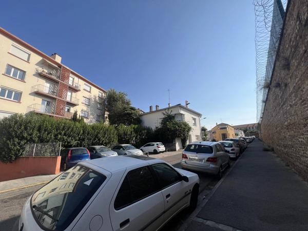 Vente                                                      Appartement
                        
                     2 pièces                      24 m2                     à Perpignan