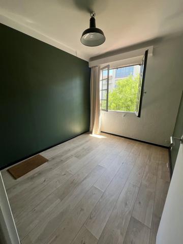 Vente                                                      Appartement
                        
                     2 pièces                      24 m2                     à Perpignan