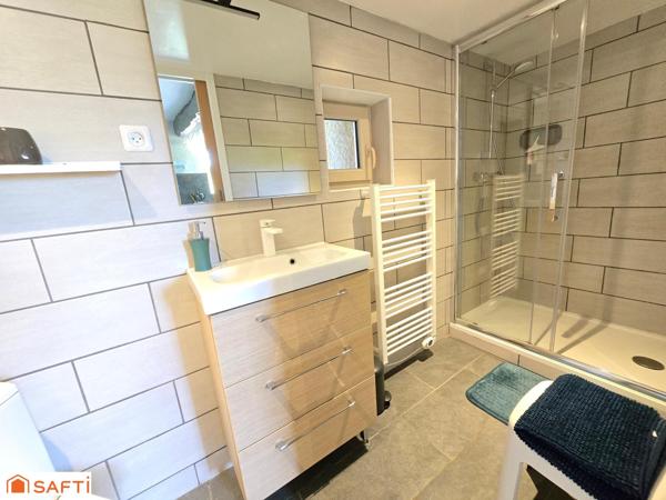 Maison + 2 gîtes situés à environ 3 minutes du centre-ville de Montignac