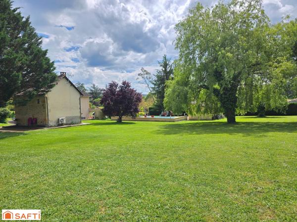 Maison + 2 gîtes situés à environ 3 minutes du centre-ville de Montignac
