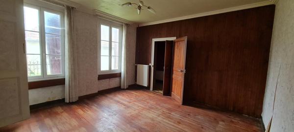 Jolie longère en brique + Grange